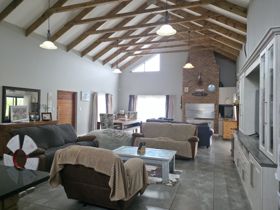 5 Bedroom Property for Sale in Noorsekloof Eastern Cape